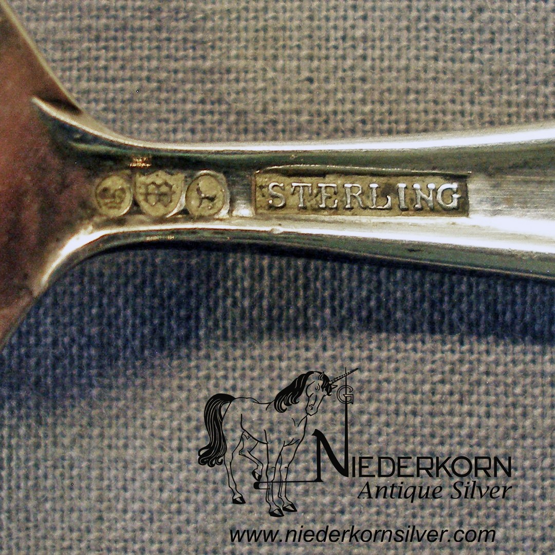 Elsa Peretti® Eternal Circle feeding spoon in sterling silver.